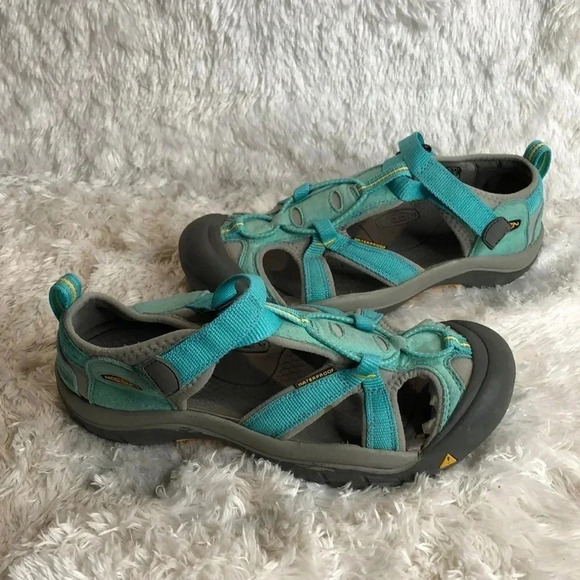 KEEN Waterprrof Hiking Sandals - Picture 1 of 10